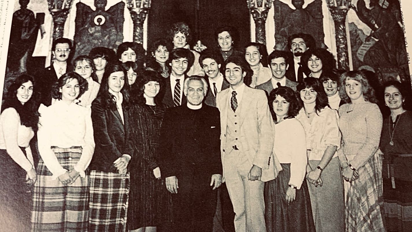 HMS members and scholars gather in the 1980s.