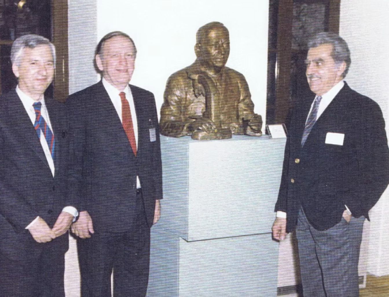 A replica of the Papanicolaou bust, later presented to the University of Athens.