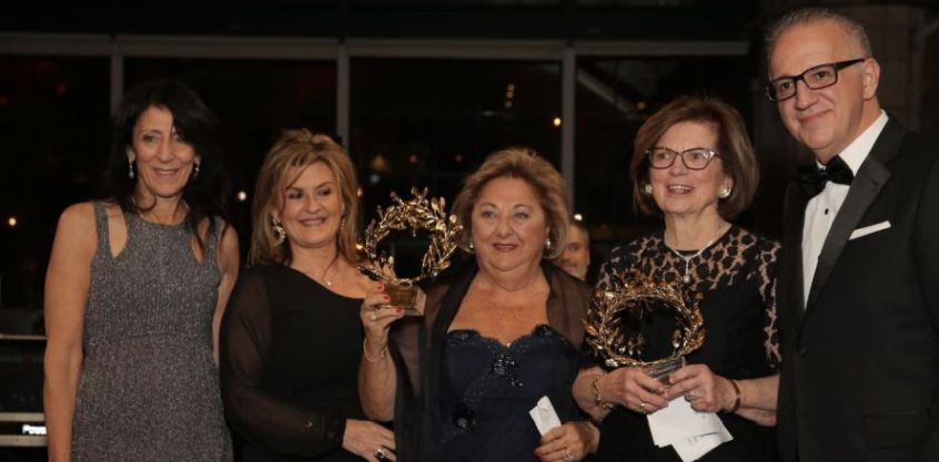 Golden laurel honors at the Gala Night honoring women in medicine.